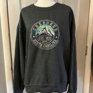 Cherokee North Carolina crew sweatshirt, size xl